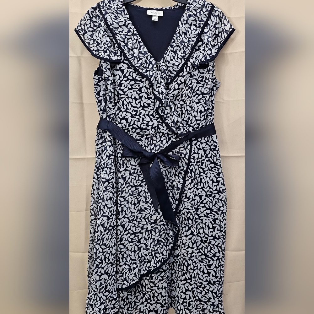 Dressbarn Women's Navy White Leaf Print Faux Wrap Dress Size 14 Boho - Picture 2 of 13